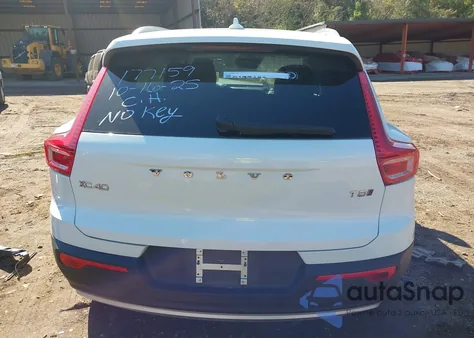 2020 Volvo Xc40 T5 Momentum z USA, uszkodzony, nr VIN YV4162UKXL2187831